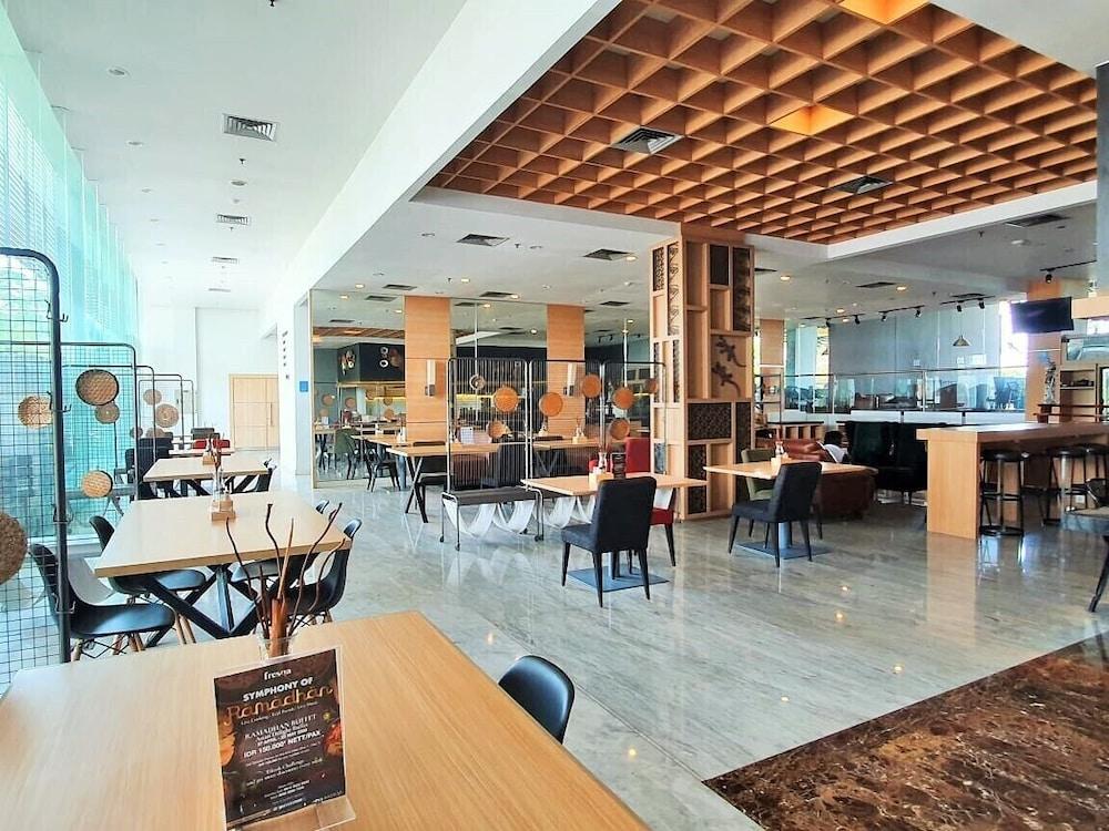 Batiqa Hotel y Apartamentos - Karawang Exterior foto