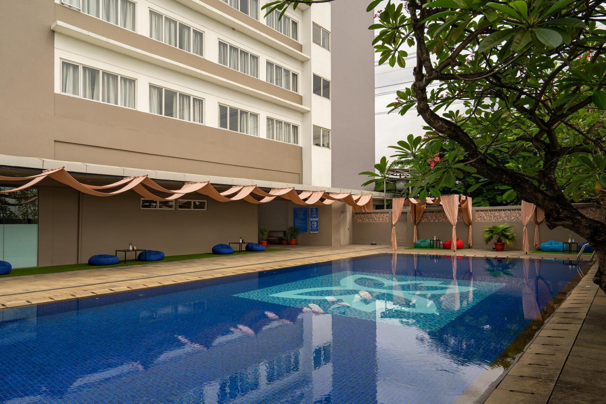 Batiqa Hotel y Apartamentos - Karawang Exterior foto